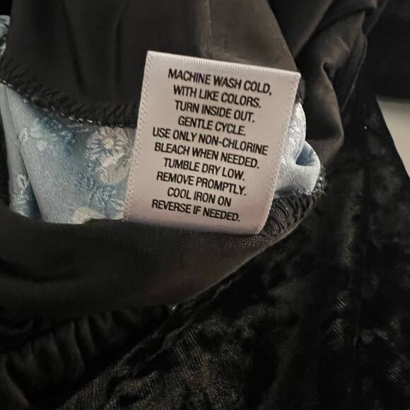 Disney Princess Womens L black floral wide leg faux wrap half sleeve jumpsuit - Picture 10 of 10